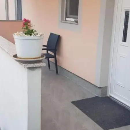Modern In With Private Terrace - With Terrace شقة *